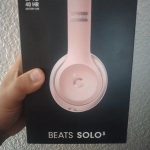 ROSE Gold Beats Solo 3 Wireless New in box